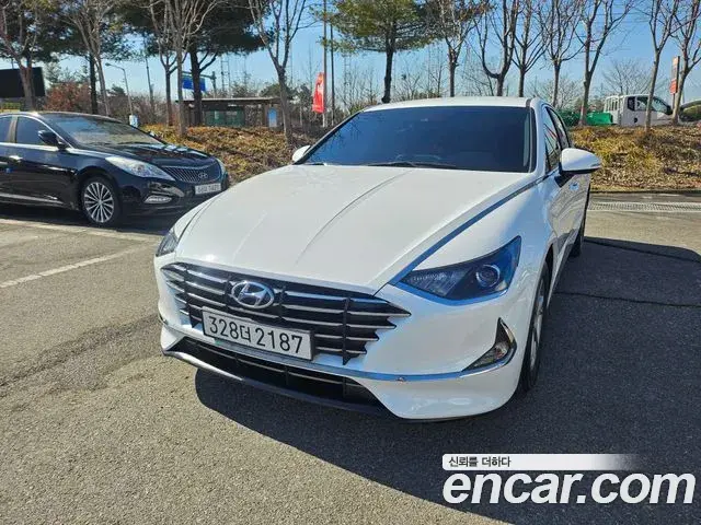 Hyundai Sonata Hybrid 2023 — Photo 9/20