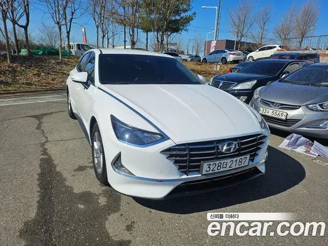 Hyundai Sonata Hybrid 2023 — Photo 19/20