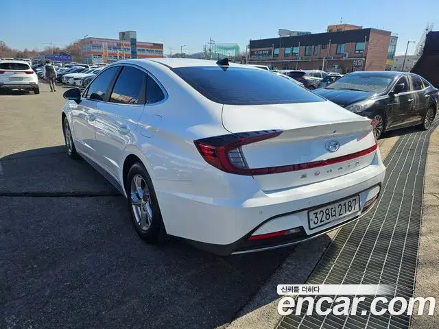 Hyundai Sonata Hybrid 2023 — Photo 17/20
