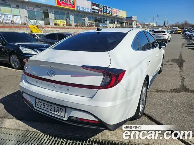 Hyundai Sonata Hybrid 2023 — Photo 16/20