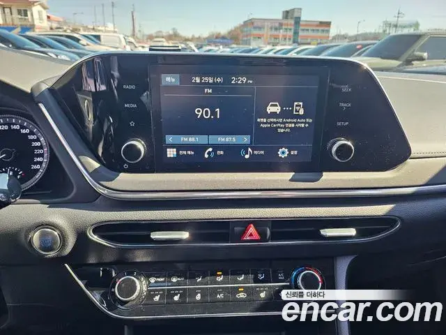 Hyundai Sonata Hybrid 2023 — Photo 12/20