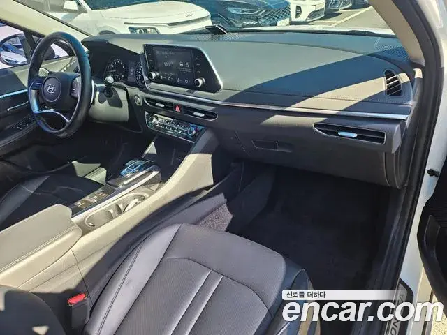 Hyundai Sonata Hybrid 2023 — Photo 18/20