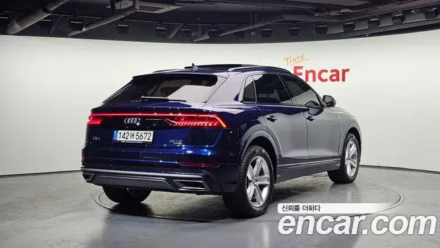 Audi Q8 2021 — Şəkil 12/20