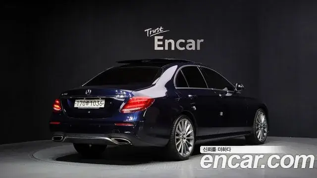 Mercedes-Benz E-Class 2019 — ფოტო 15/20
