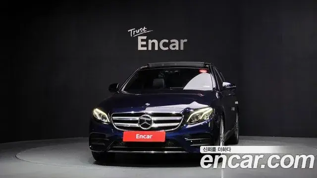 Mercedes-Benz E-Class 2019 — ფოტო 8/20