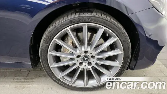 Mercedes-Benz E-Class 2019 — ფოტო 13/20