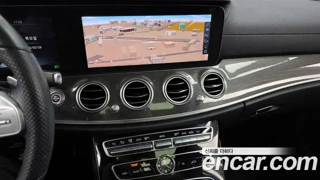 Mercedes-Benz E-Class 2019 — ფოტო 18/20