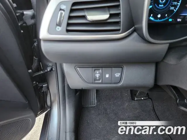 Genesis G70 2020 — ფოტო 19/20