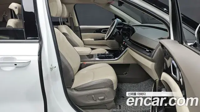 Kia Carnival 2020 — Фото 11/20