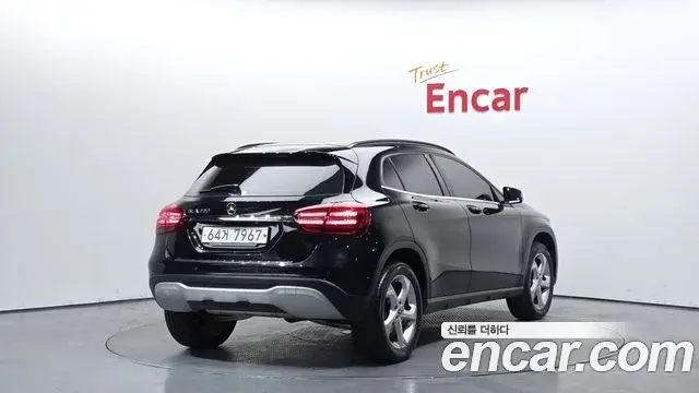 Mercedes-Benz GLA-Class 2018 — ფოტო 14/20