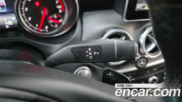 Mercedes-Benz GLA-Class 2018 — ფოტო 19/20