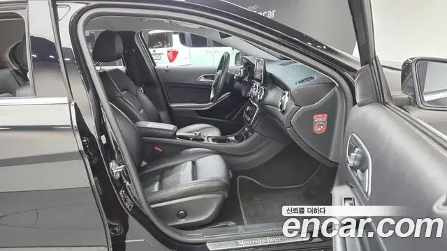 Mercedes-Benz GLA-Class 2018 — ფოტო 15/20