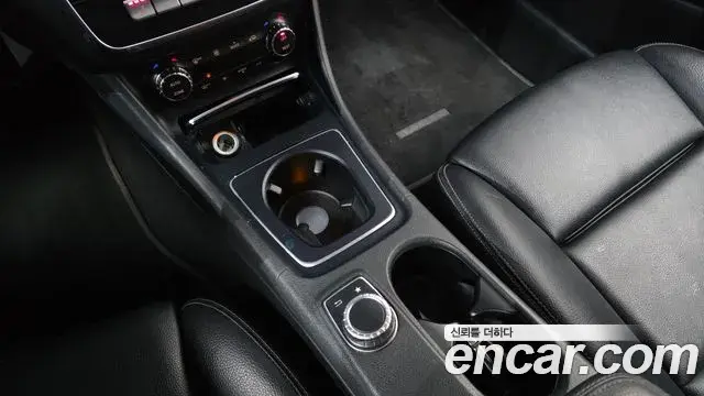 Mercedes-Benz GLA-Class 2018 — ფოტო 11/20
