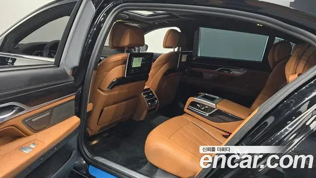 BMW 7 Series 2021 — Photo 18/20