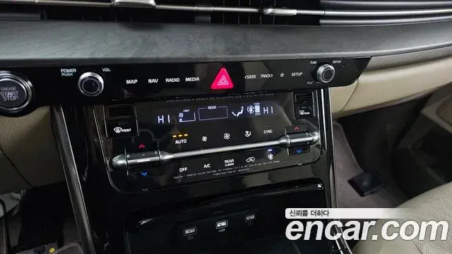 Kia Carnival 2021 — Photo 18/20