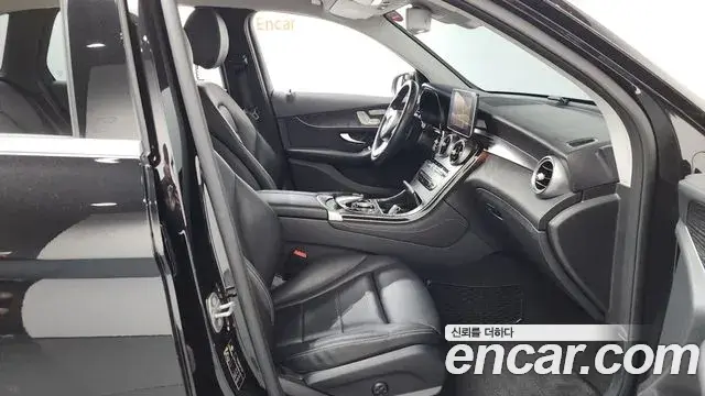 Mercedes-Benz GLC-Class 2019 — Şəkil 8/20
