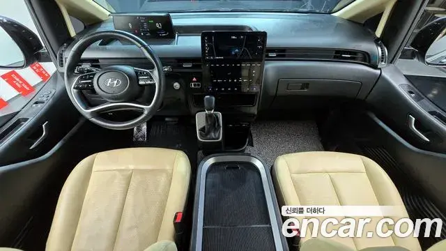 Hyundai Staria 2023 — ფოტო 8/20
