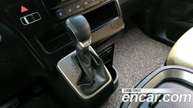Hyundai Staria 2023 — ფოტო 11/20