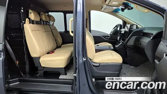 Hyundai Staria 2023 — ფოტო 13/20