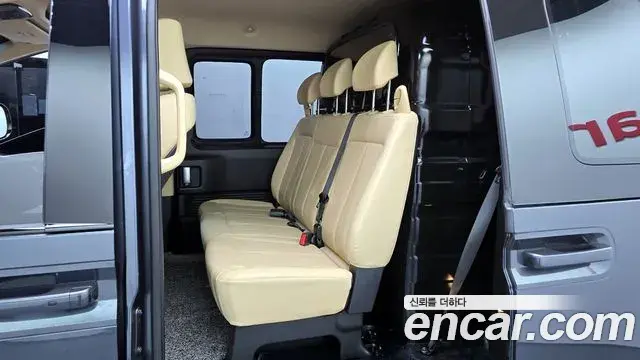Hyundai Staria 2023 — ფოტო 6/20