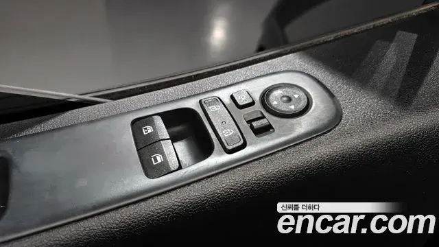Hyundai Staria 2023 — ფოტო 1/20
