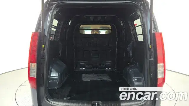 Hyundai Staria 2023 — ფოტო 5/20