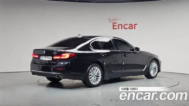 BMW 5 Series 2021 — ფოტო 15/20