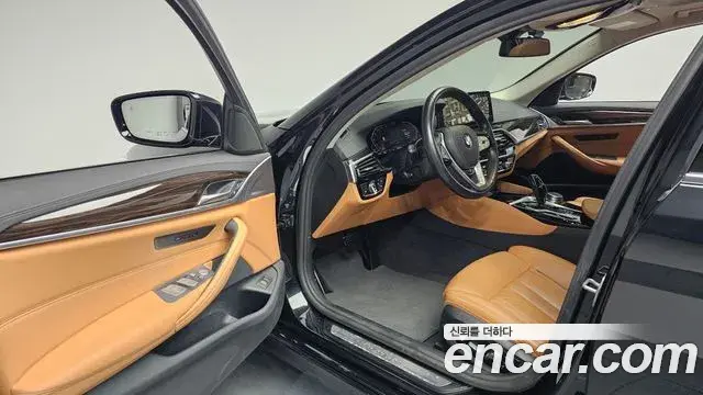 BMW 5 Series 2021 — ფოტო 5/20