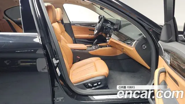 BMW 5 Series 2021 — ფოტო 14/20