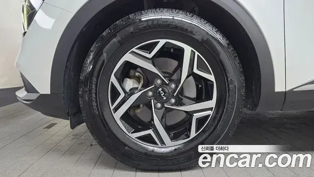 Kia Sportage 2022 — ფოტო 18/20