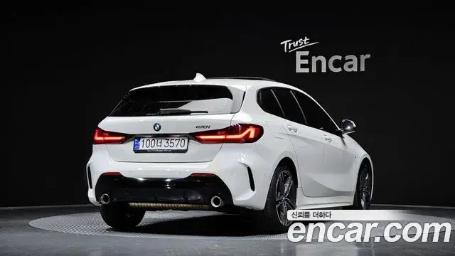 BMW 1 Series 2023 — Photo 1/20