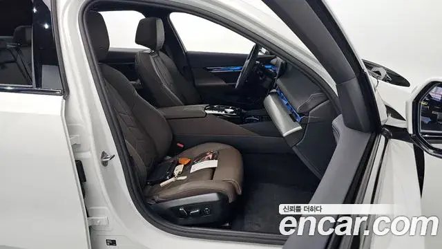 BMW 5 Series 2025 — Photo 18/20