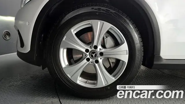 Mercedes-Benz GLC-Class 2018 — Şəkil 8/20