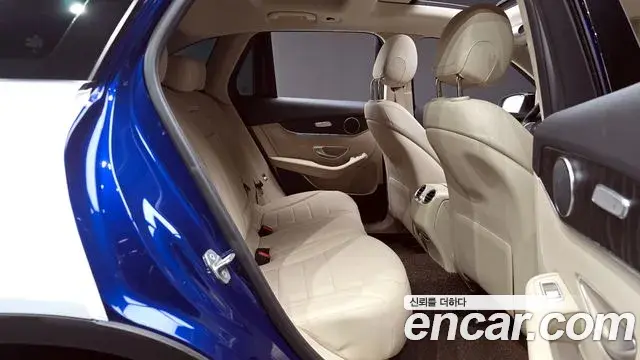 Mercedes-Benz GLC-Class 2018 — Şəkil 18/20