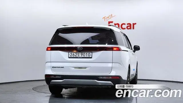 Kia Carnival 2021 — Photo 19/20