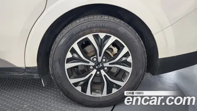 Kia Carnival 2021 — Photo 1/20