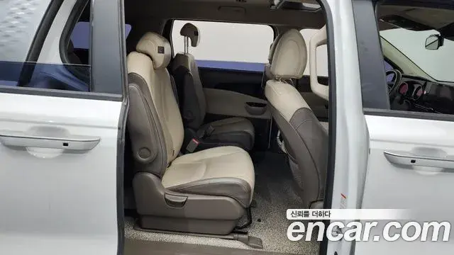Kia Carnival 2021 — Photo 12/20
