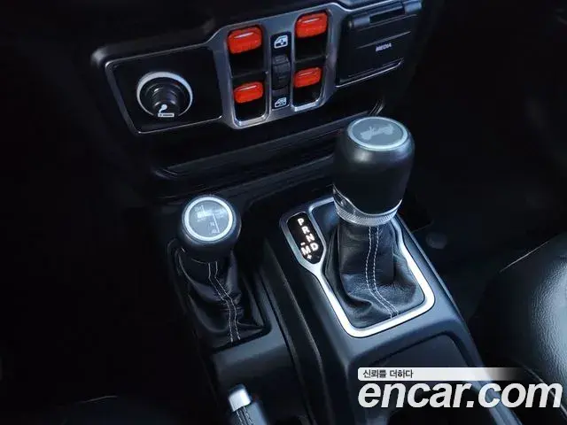Jeep Wrangler 2021 — Фото 12/20
