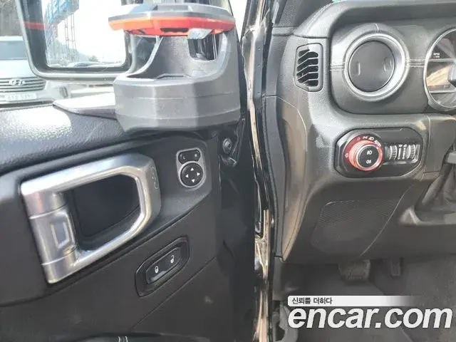 Jeep Wrangler 2021 — Фото 15/20