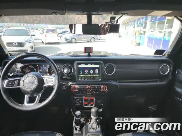Jeep Wrangler 2021 — Фото 18/20