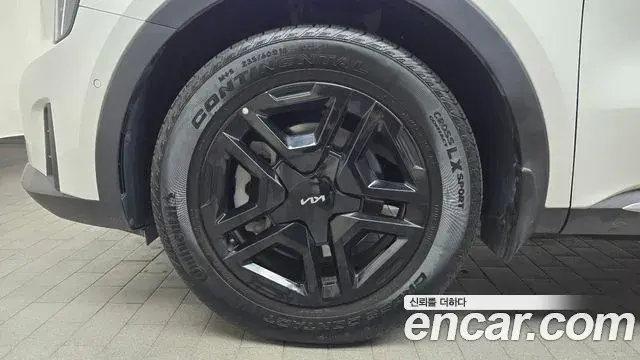 Kia Sorento 2023 — ფოტო 2/20