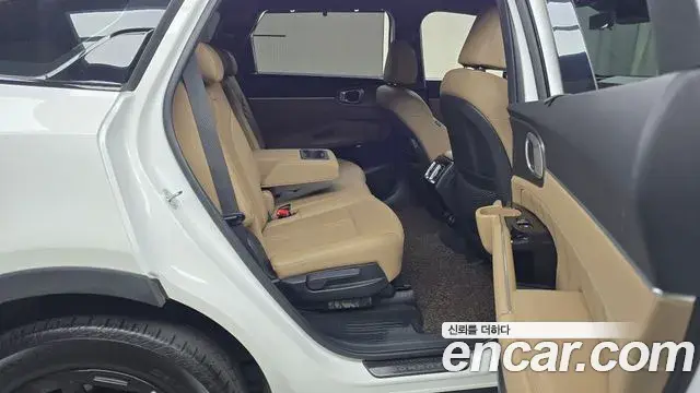 Kia Sorento 2023 — ფოტო 7/20