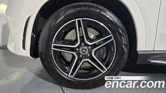 Mercedes-Benz GLE-Class 2020 — Photo 7/20
