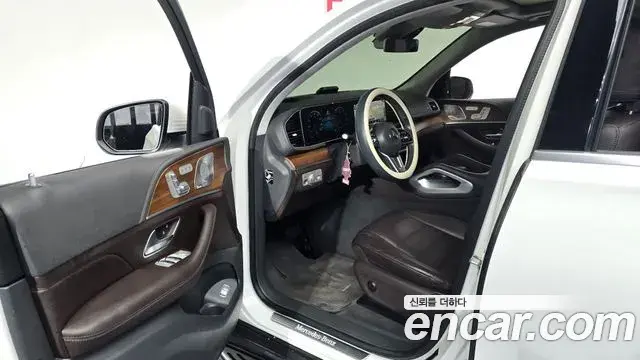 Mercedes-Benz GLE-Class 2020 — Photo 16/20