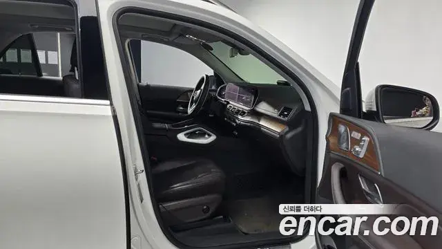 Mercedes-Benz GLE-Class 2020 — Photo 17/20