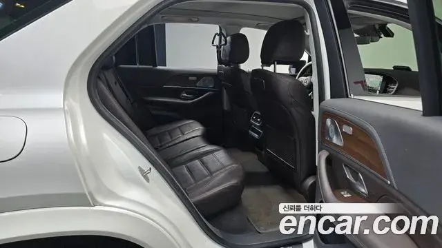 Mercedes-Benz GLE-Class 2020 — Photo 19/20