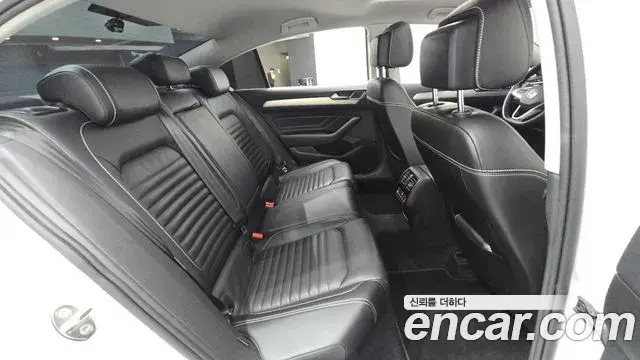 Volkswagen Passat GT 2022 — Şəkil 6/20