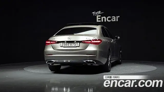 Mercedes-Benz C-Class 2022 — ფოტო 18/20