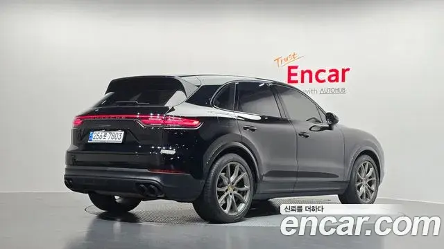 Porsche Cayenne 2022 — Photo 4/20