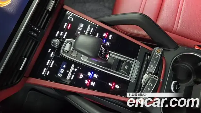Porsche Cayenne 2022 — Photo 14/20